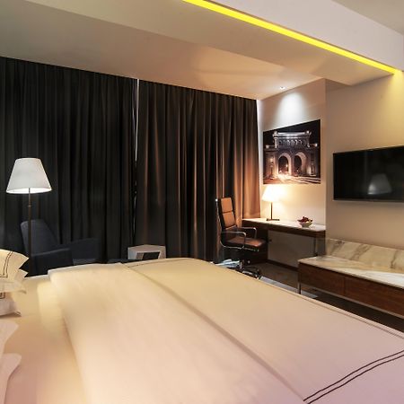 Krystal Urban Guadalajara Hotel Екстериор снимка