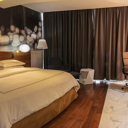 Krystal Urban Guadalajara Hotel Екстериор снимка