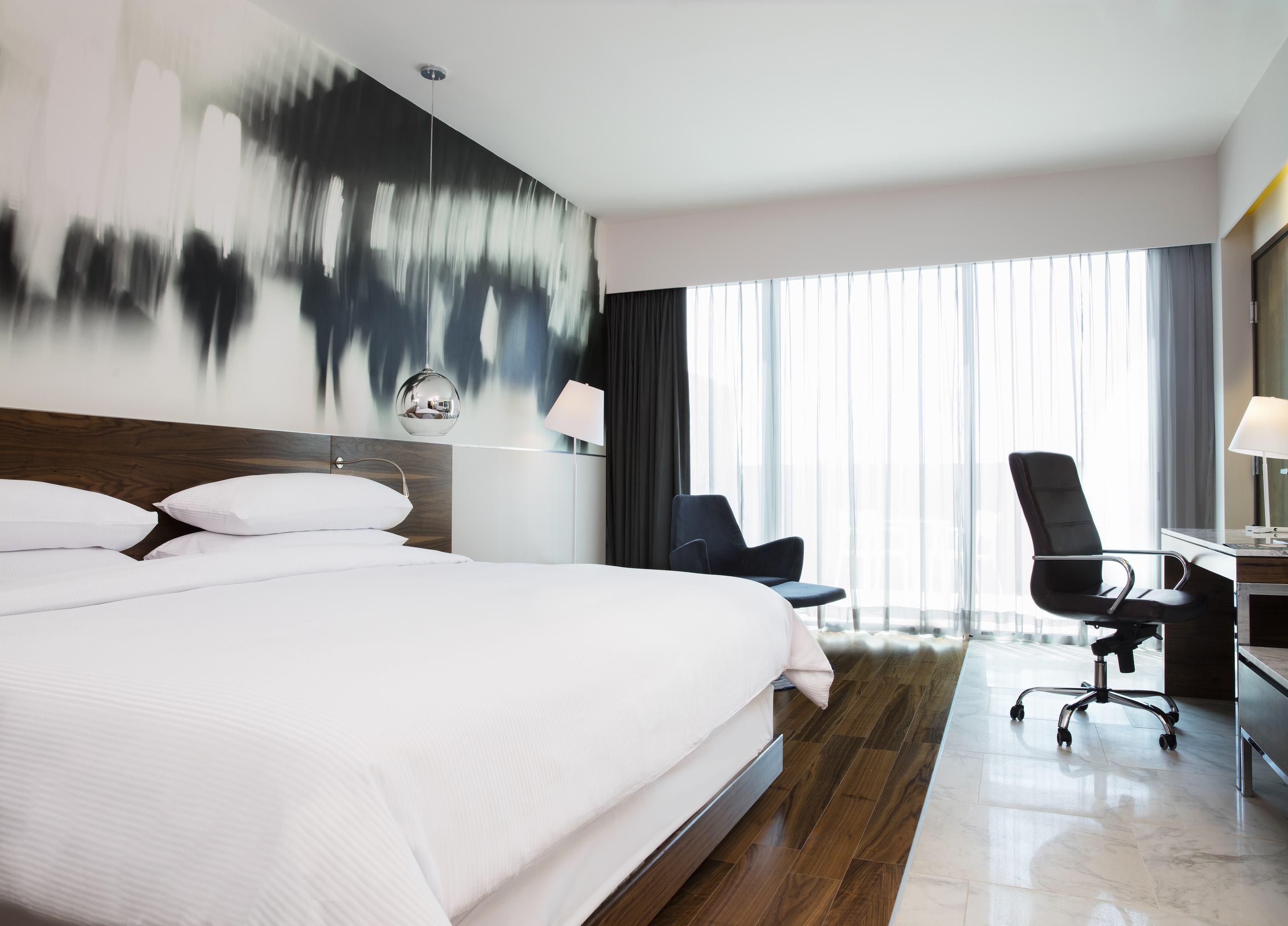 Krystal Urban Guadalajara Hotel Екстериор снимка