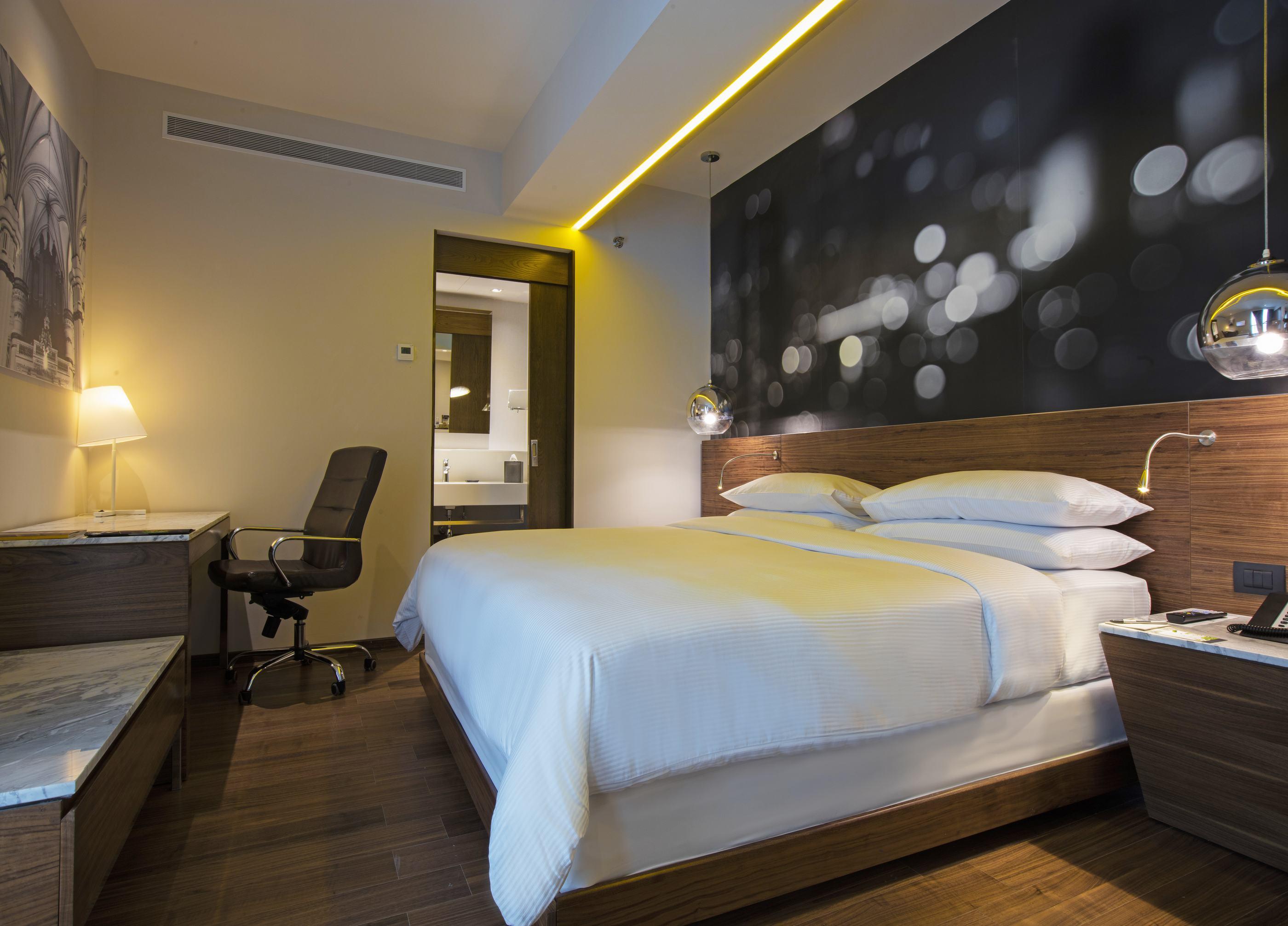 Krystal Urban Guadalajara Hotel Екстериор снимка