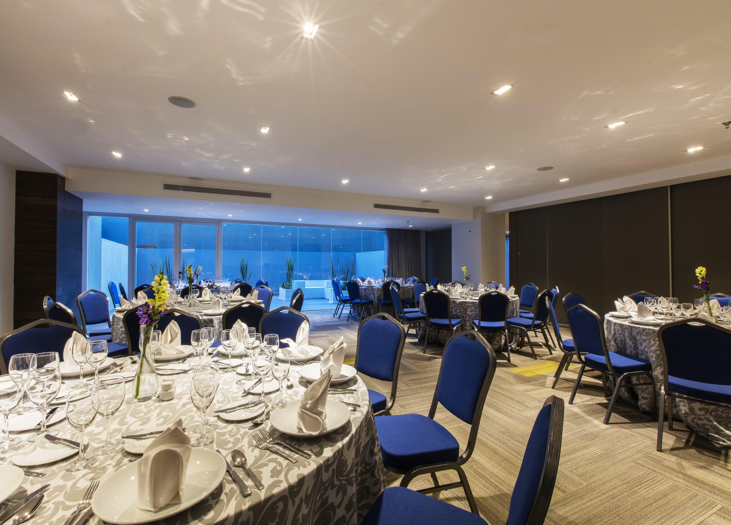 Krystal Urban Guadalajara Hotel Екстериор снимка
