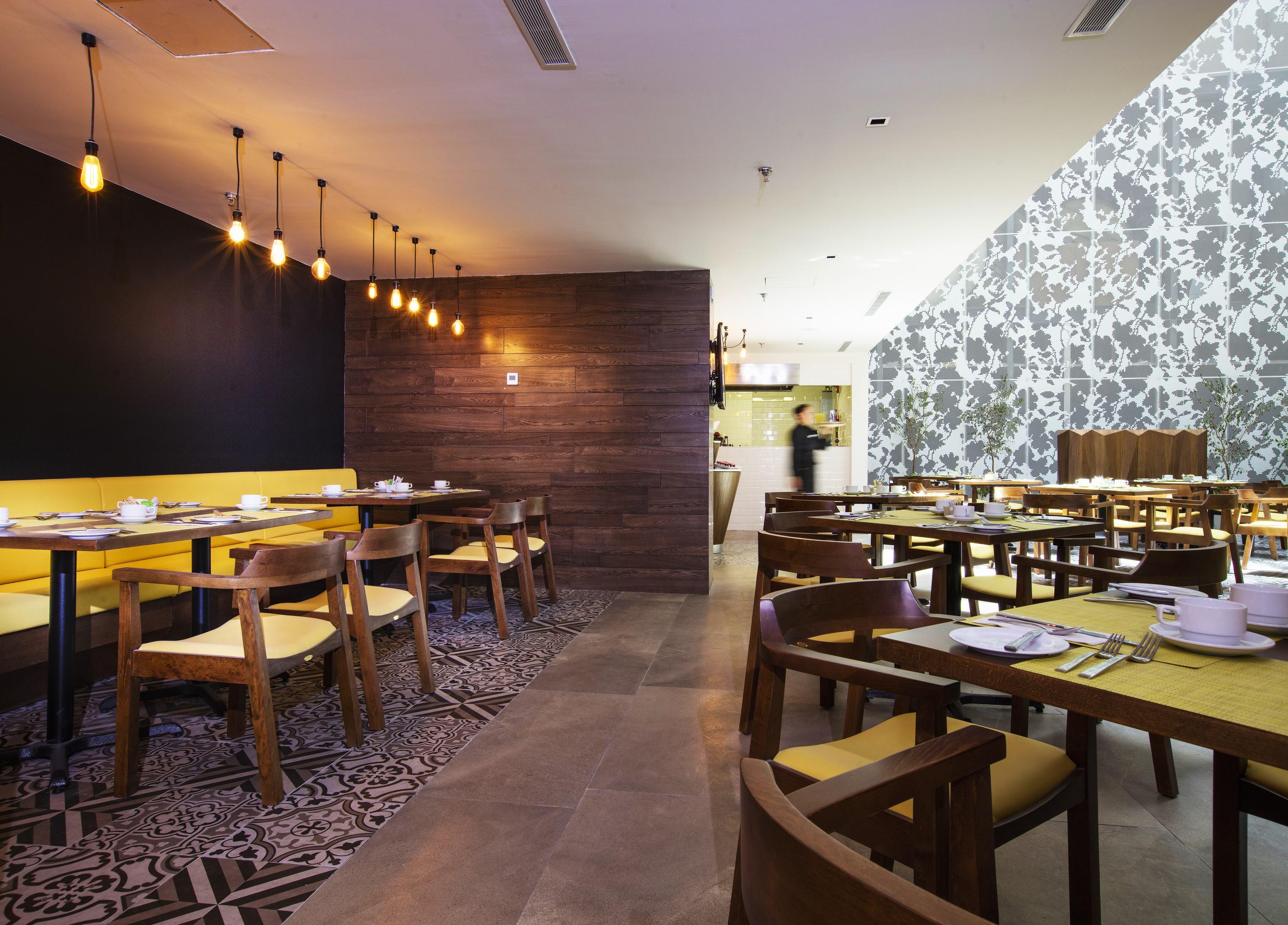 Krystal Urban Guadalajara Hotel Екстериор снимка