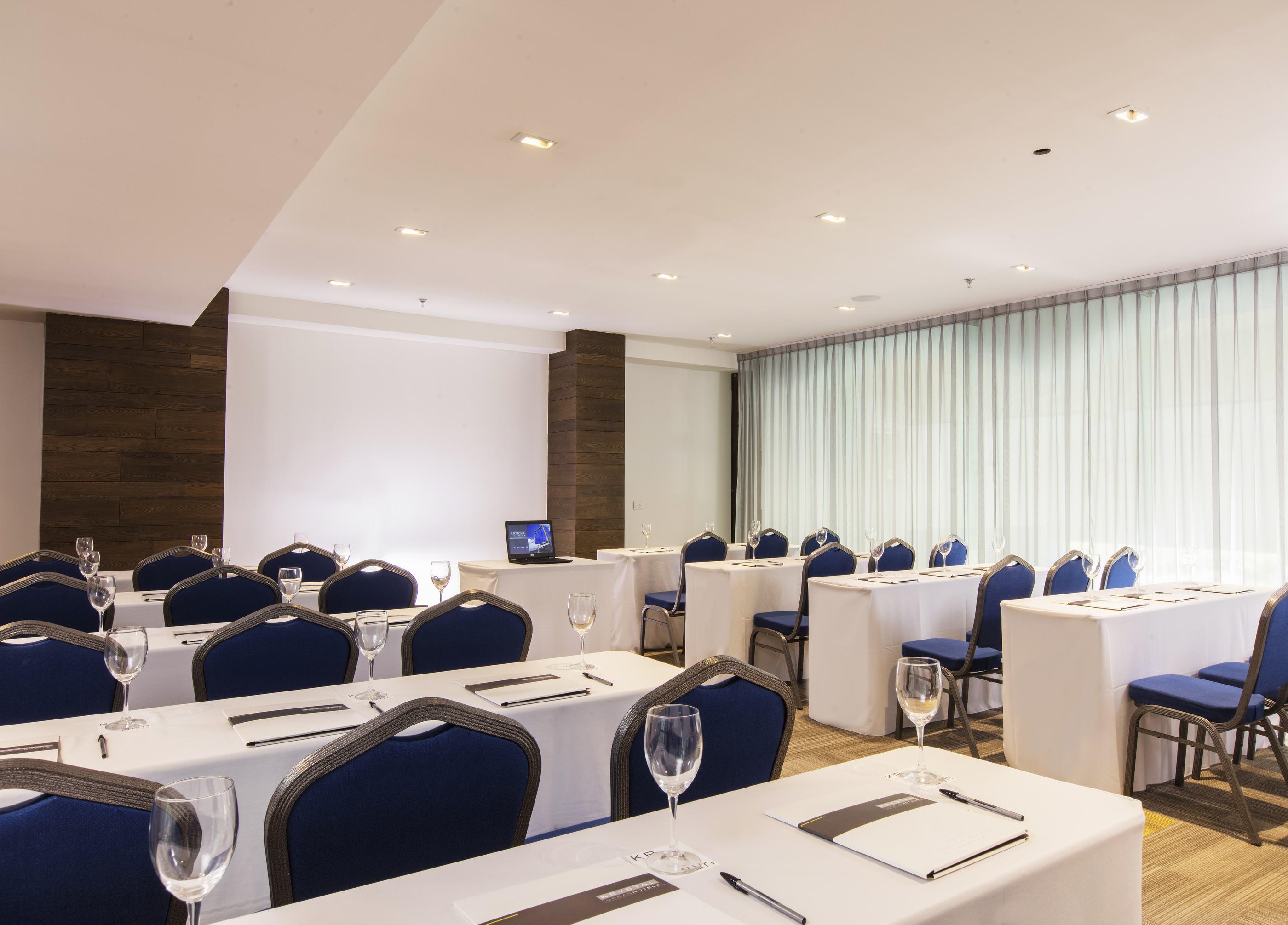Krystal Urban Guadalajara Hotel Екстериор снимка