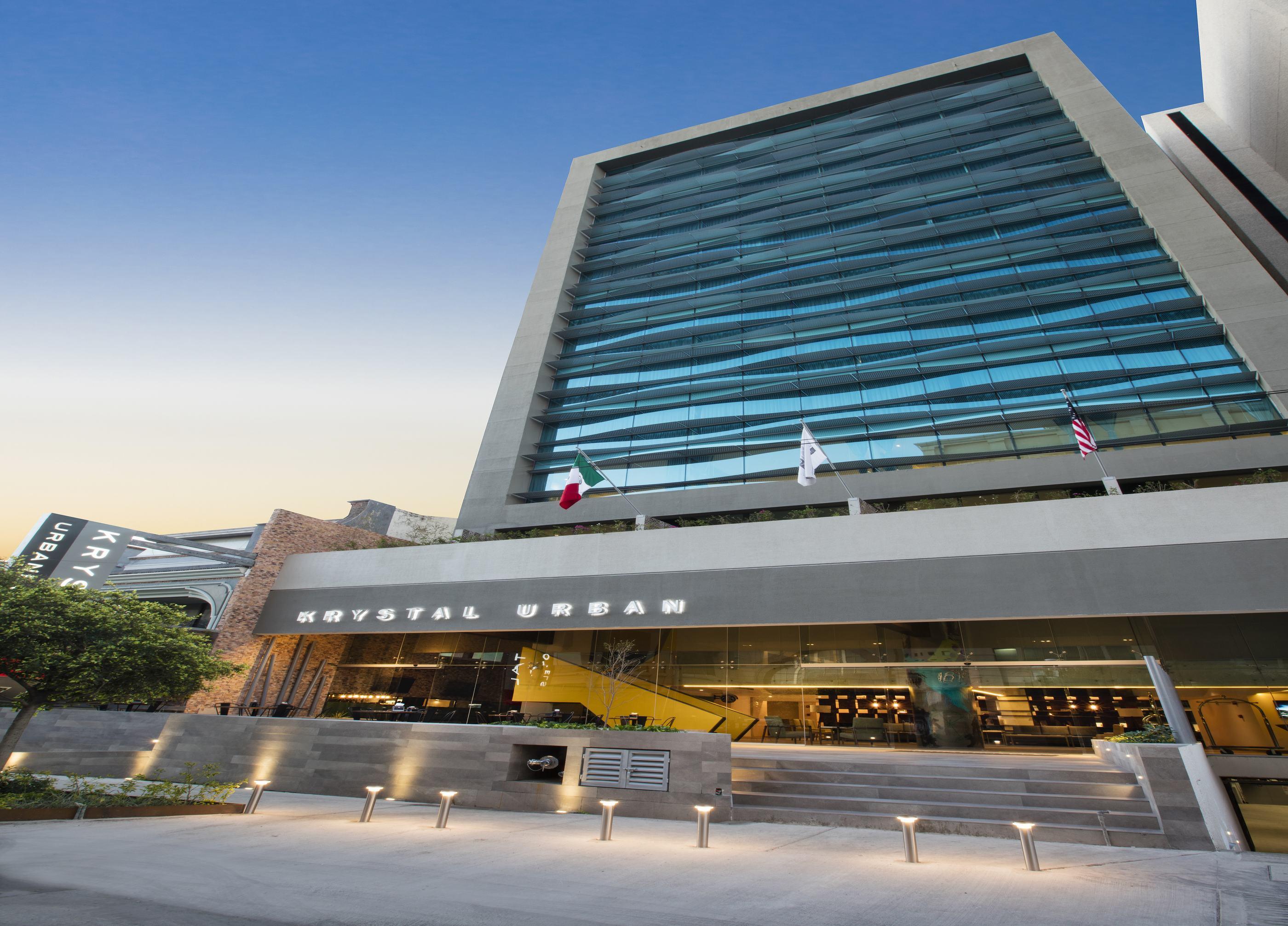 Krystal Urban Guadalajara Hotel Екстериор снимка