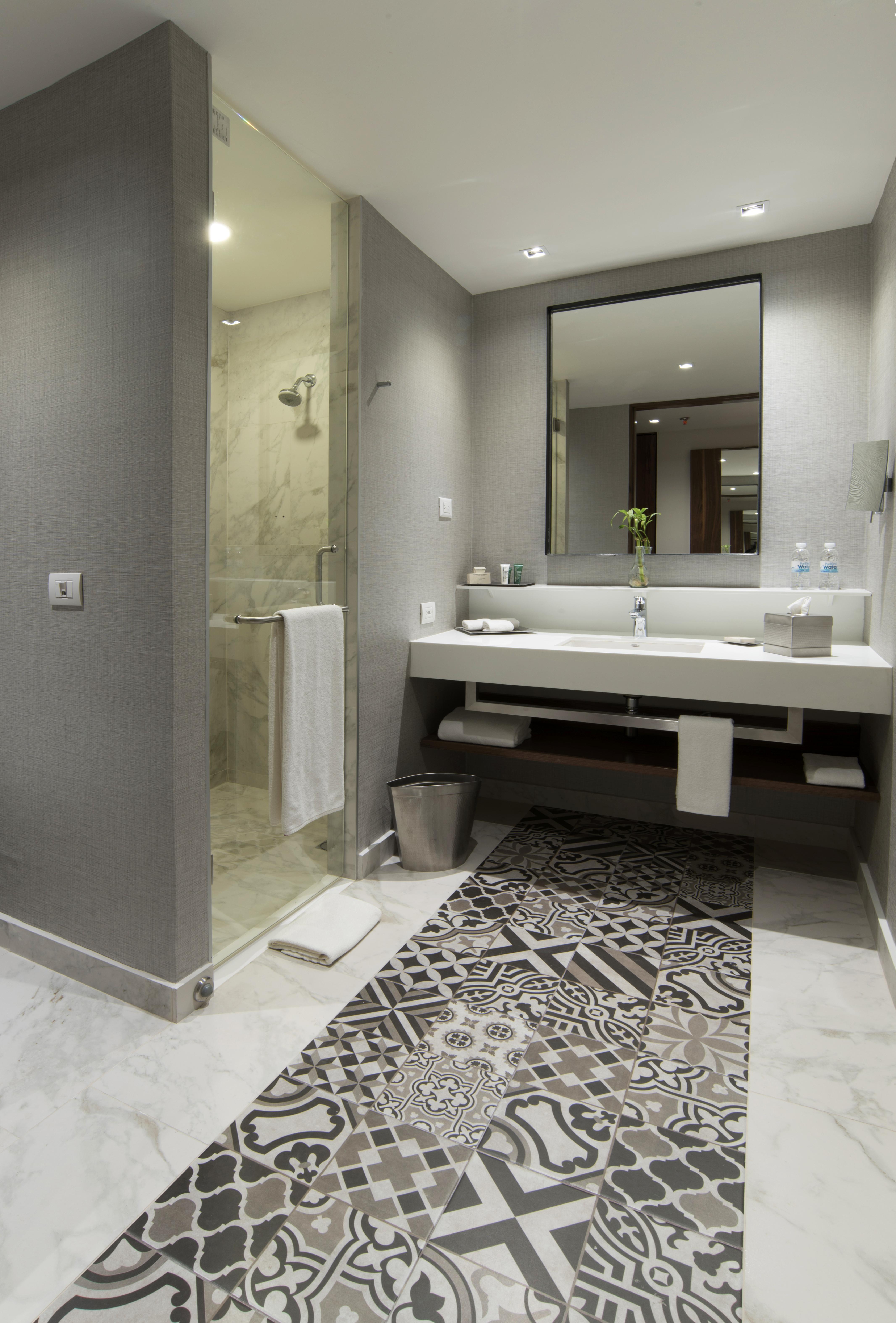 Krystal Urban Guadalajara Hotel Екстериор снимка