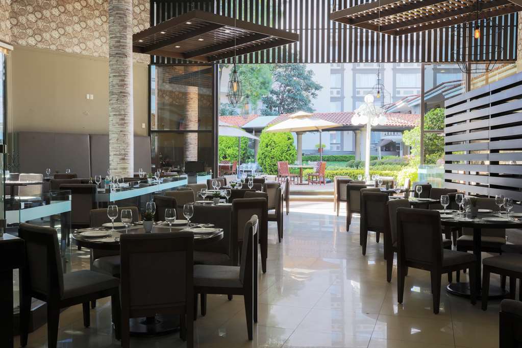 Krystal Urban Guadalajara Hotel Ресторант снимка