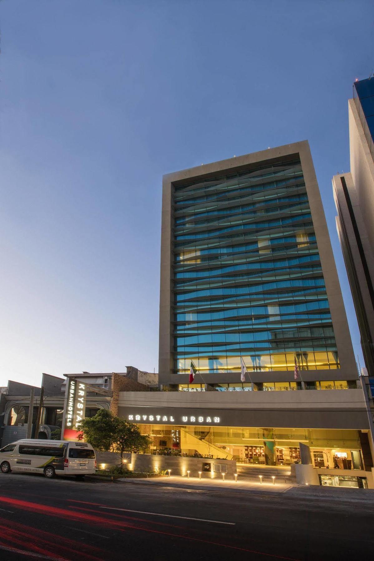 Krystal Urban Guadalajara Hotel Екстериор снимка