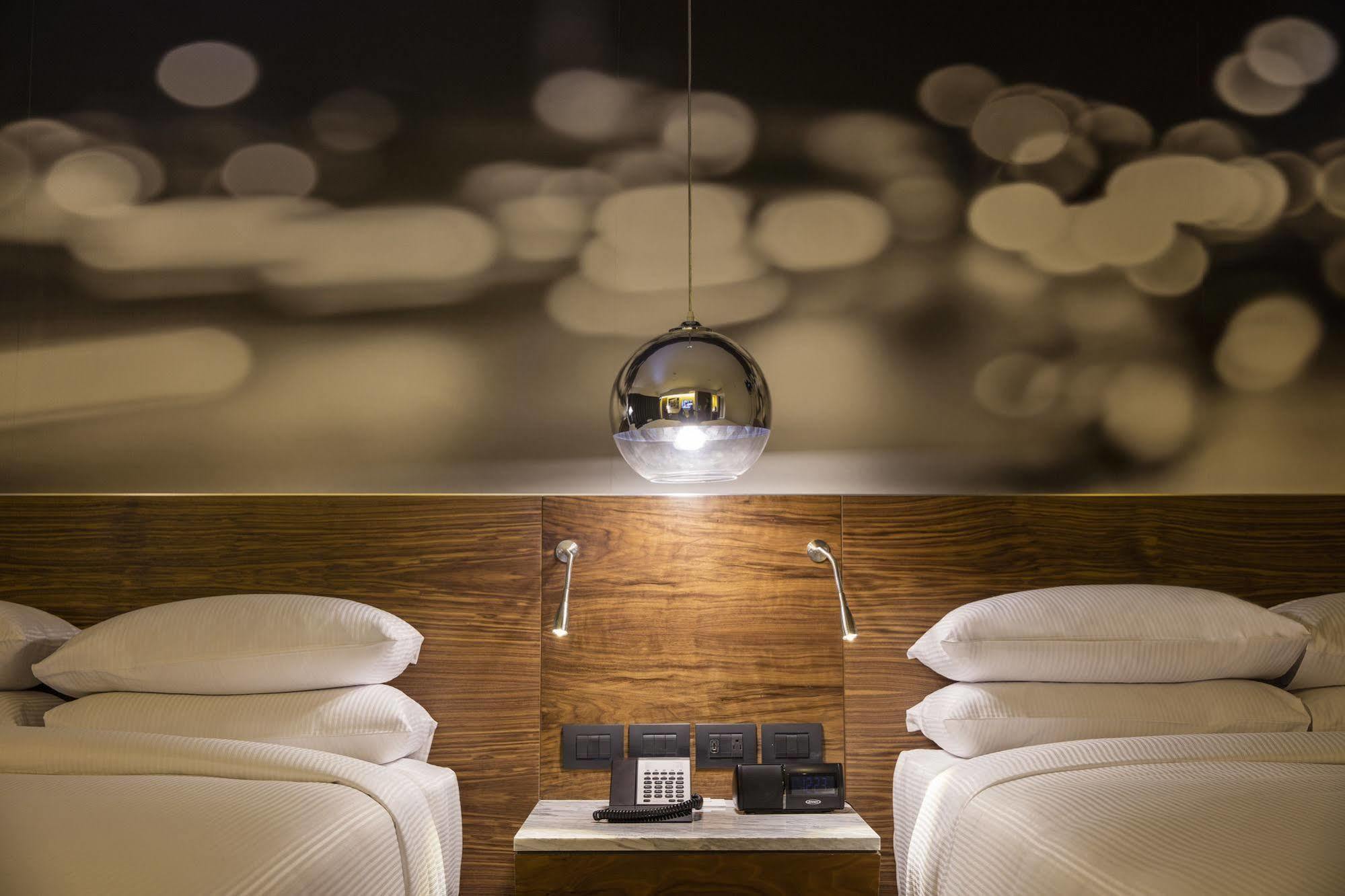 Krystal Urban Guadalajara Hotel Екстериор снимка