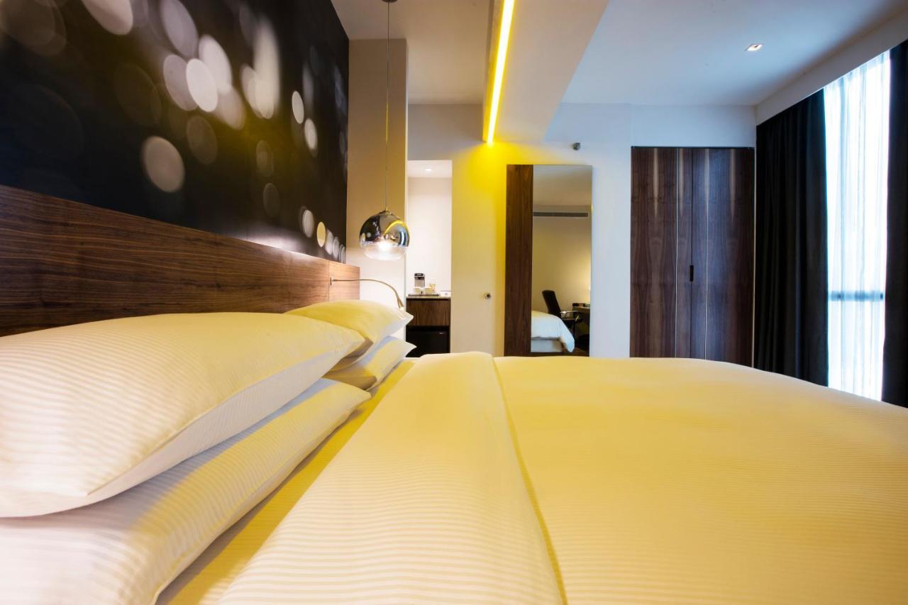 Krystal Urban Guadalajara Hotel Екстериор снимка